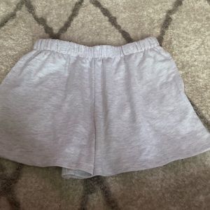 grey shorts